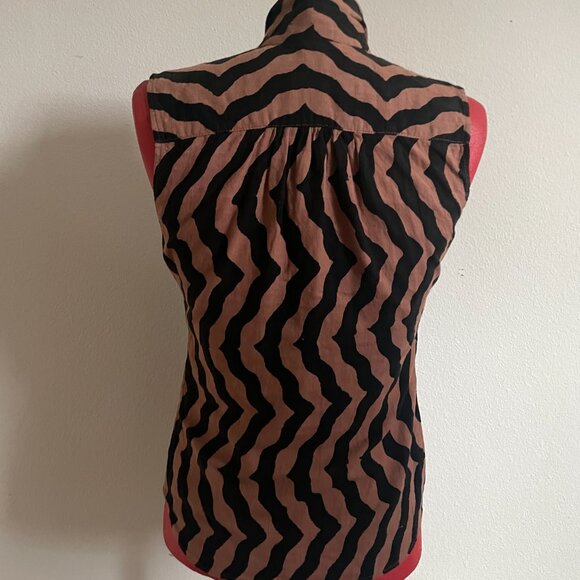 Vintage Sleeveless Button-up blouse with geometric stripes and collar tie detail - Picture 5 of 8